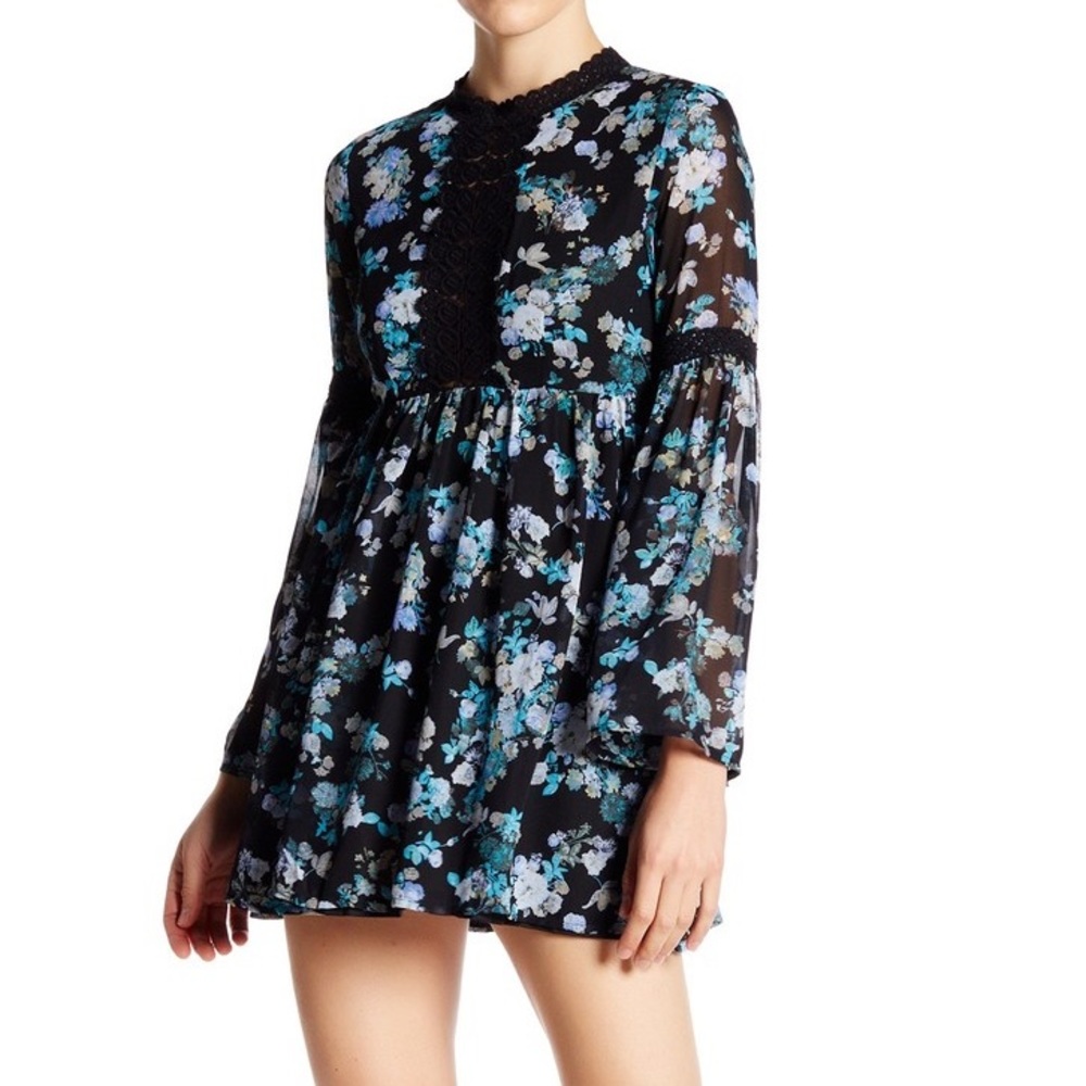 *NWT* Whyte Eyelash Floral Print Romance Dress